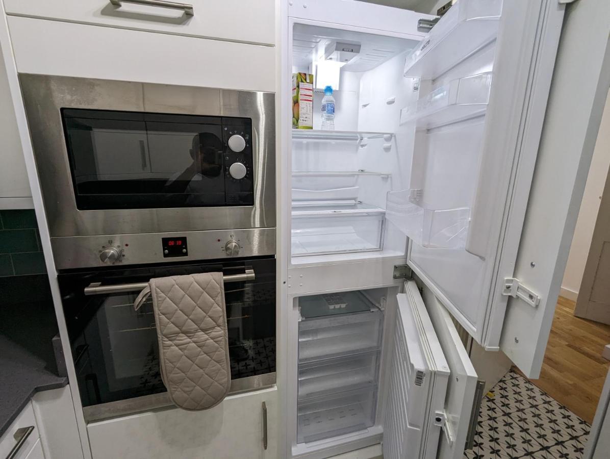 Fantastic 3-Bedroom House In London Morden  外观 照片
