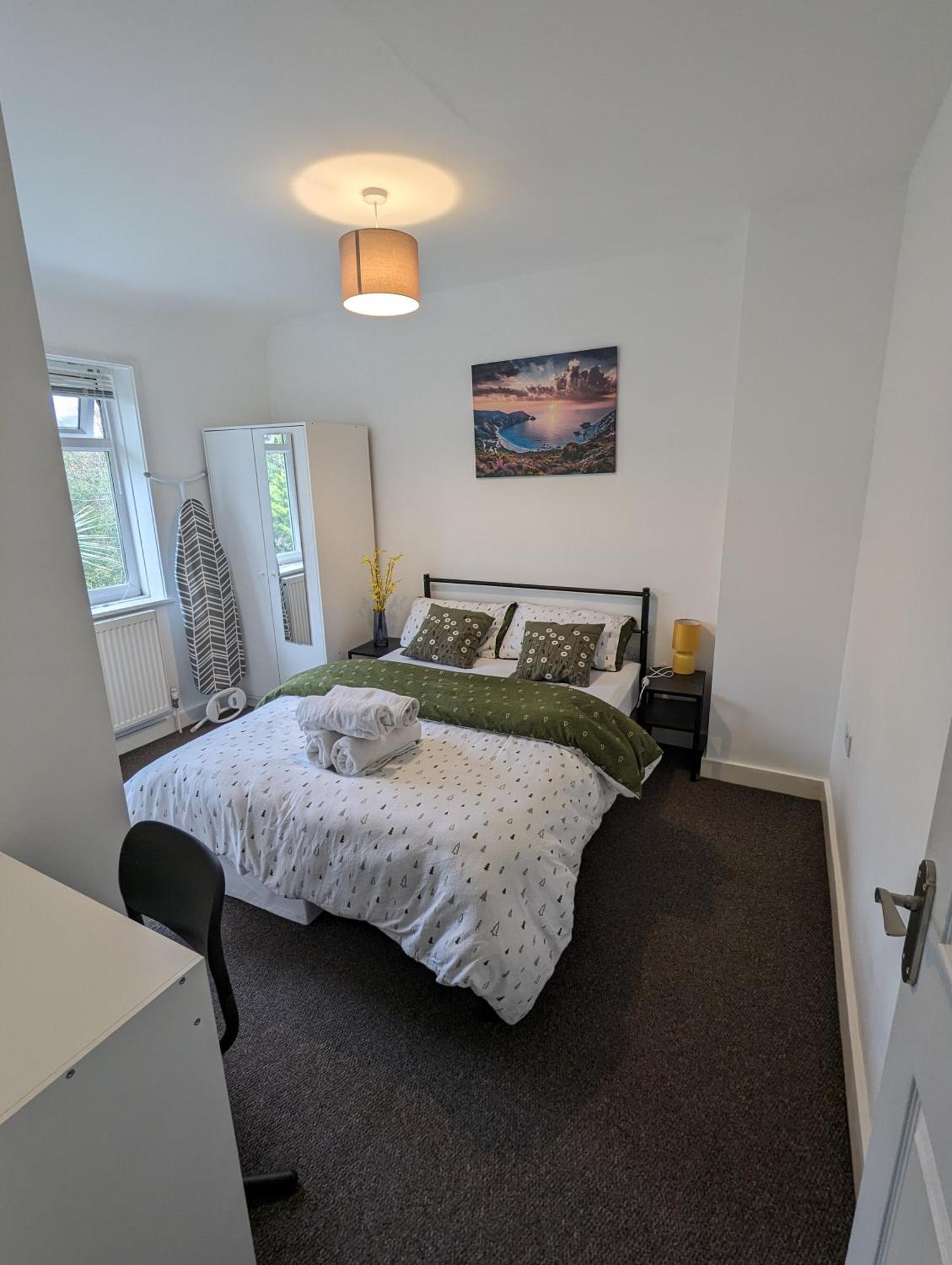 Fantastic 3-Bedroom House In London Morden  外观 照片