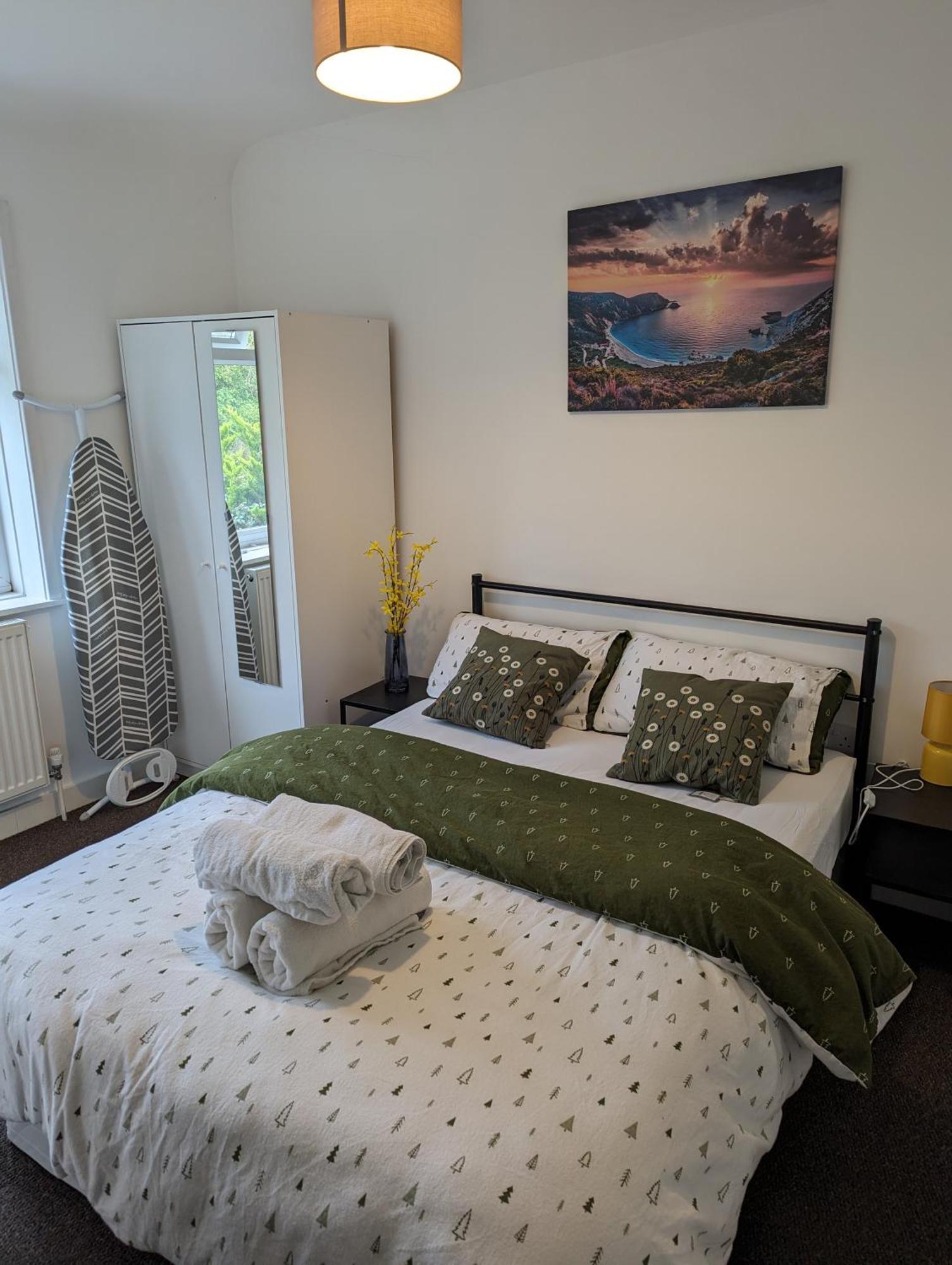 Fantastic 3-Bedroom House In London Morden  外观 照片