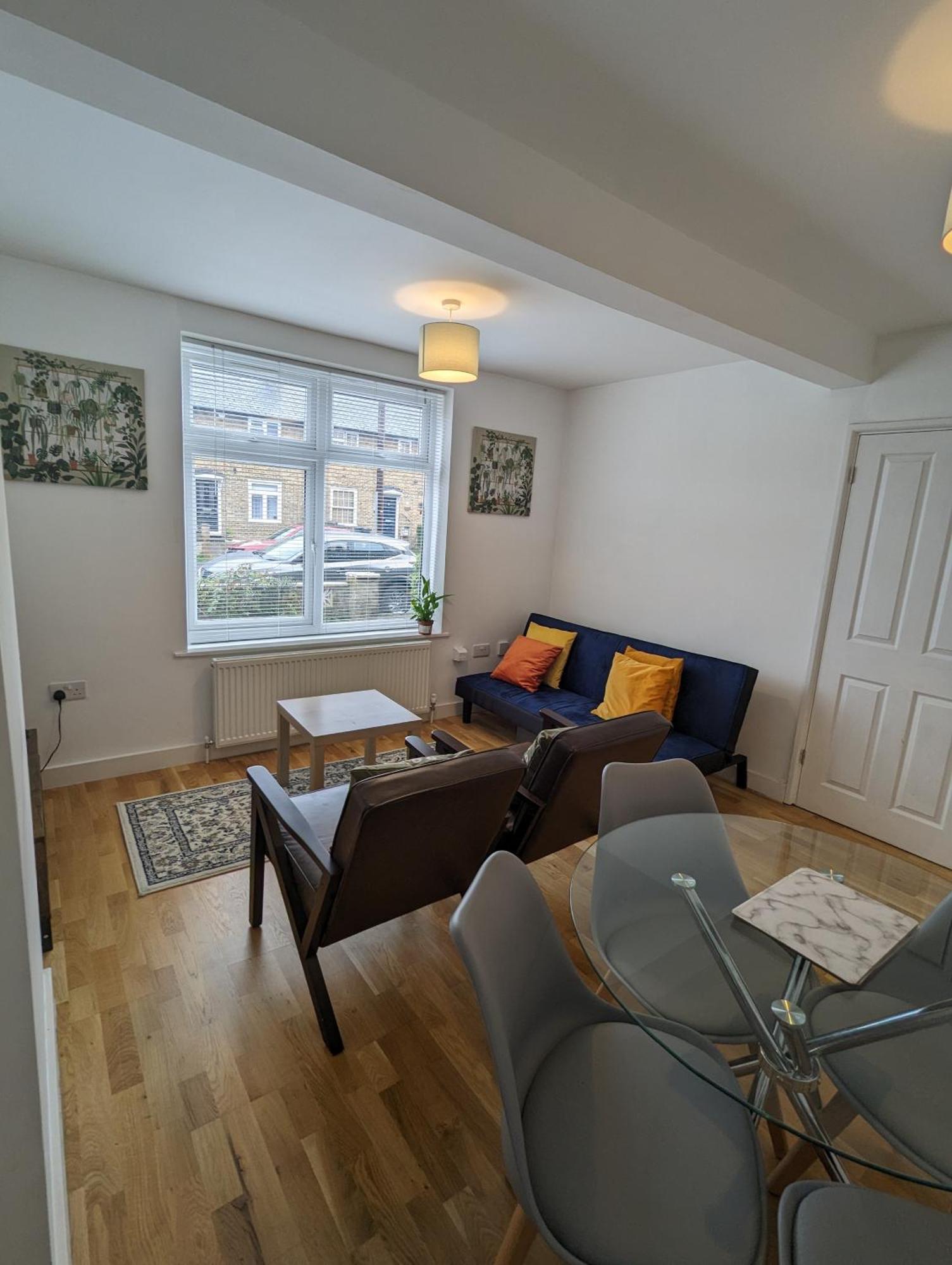 Fantastic 3-Bedroom House In London Morden  外观 照片