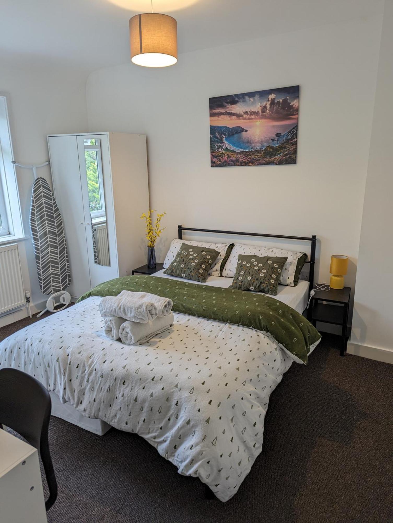 Fantastic 3-Bedroom House In London Morden  外观 照片