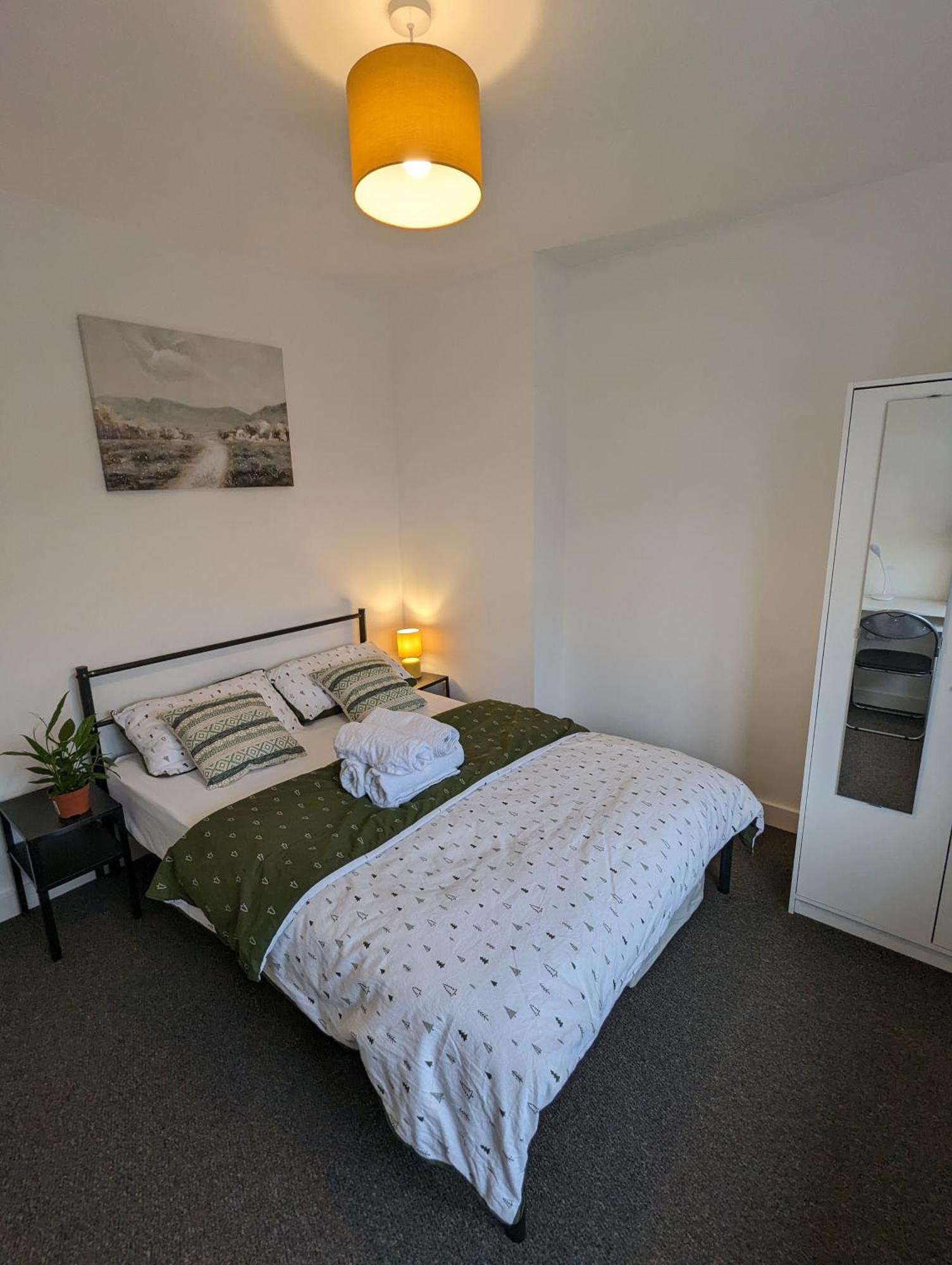 Fantastic 3-Bedroom House In London Morden  外观 照片