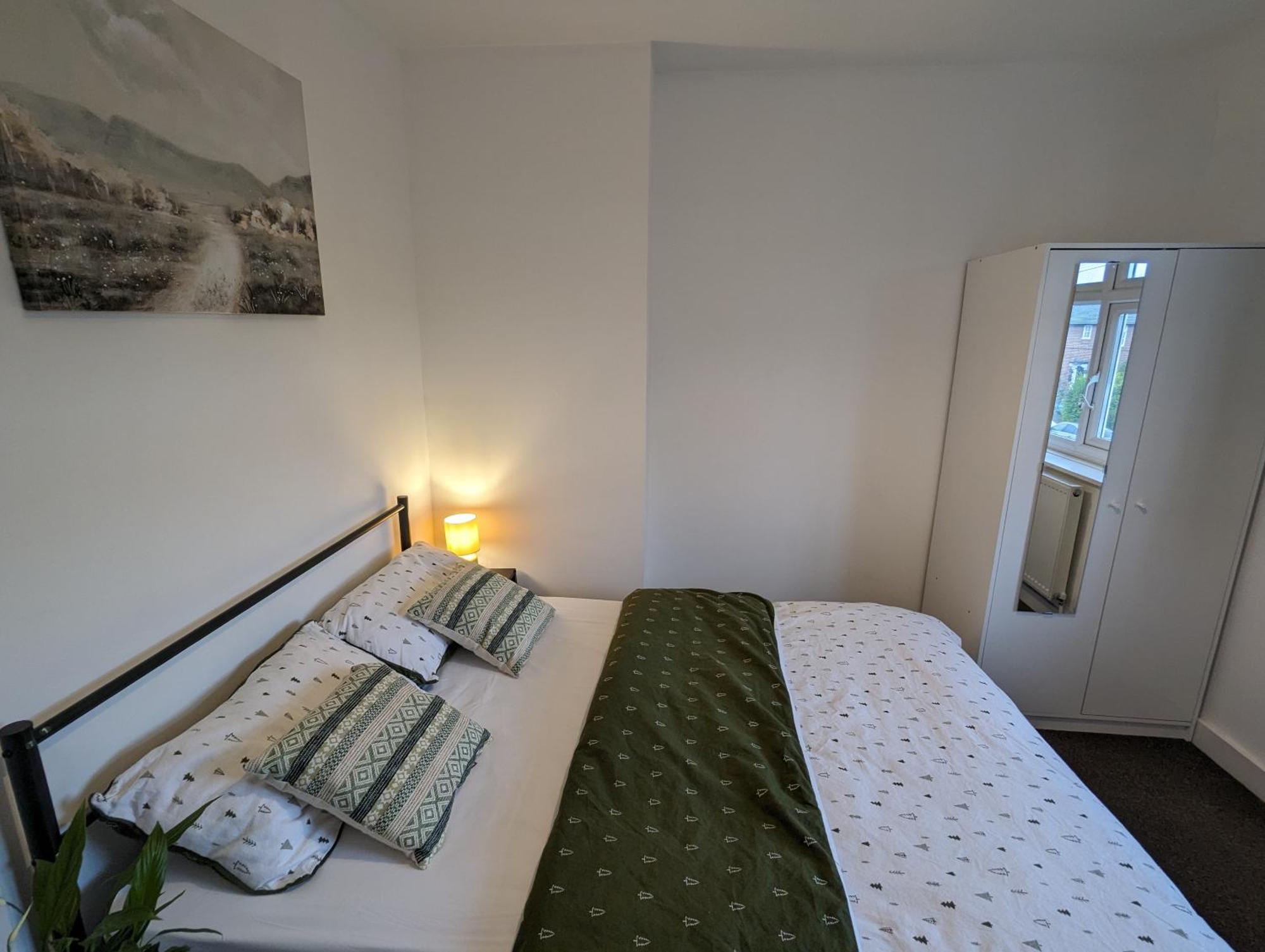 Fantastic 3-Bedroom House In London Morden  外观 照片